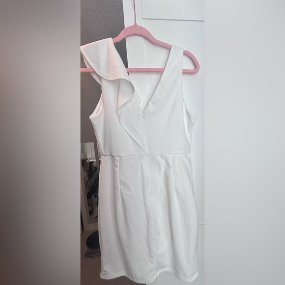 Never worn bridal dress. Size L. Tags on. - Picture 6 of 6